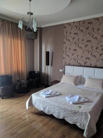 Фото номера Двухместный номер Делюкс с 1 кроватью и балконом Отель Hotel Stal+ г. Тбилиси 40