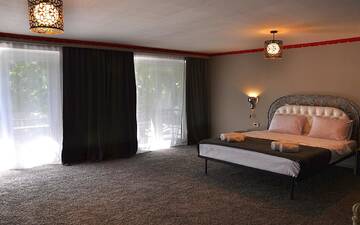 Фото номера Семейный люкс Отель Art Hotel Claude Monet г. Тбилиси 6