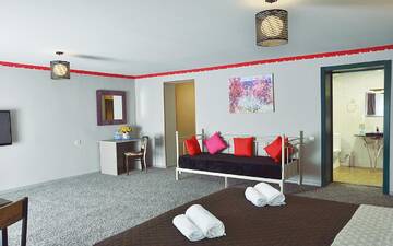 Фото номера Семейный люкс Отель Art Hotel Claude Monet г. Тбилиси 7
