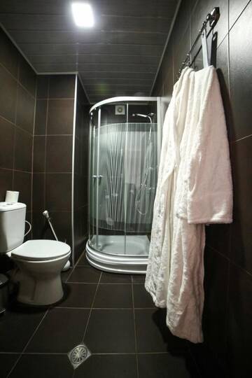 Фото номера Семейный номер с балконом Отель L Plaza Hotel г. Тбилиси 7