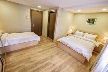 Фото номера Стандартный трехместный номер Отель Green Corner Hotel г. Тбилиси 6