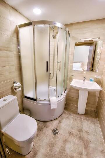 Фото номера Стандартный трехместный номер Отель Green Corner Hotel г. Тбилиси 4