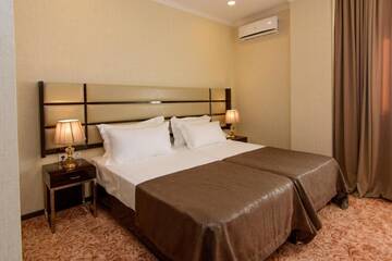 Фото номера Стандартный номер с 2 односпальными кроватями и диваном Отель Apart Hotel MX г. Тбилиси 10