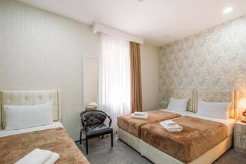 Фото номера Стандартный трехместный номер Отель Hotel Aivani Old Tbilisi г. Тбилиси 4