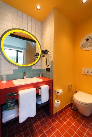 Фото номера Люкс Отель ibis Styles Tbilisi Center г. Тбилиси 5