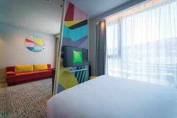 Фото номера Люкс Отель ibis Styles Tbilisi Center г. Тбилиси 4