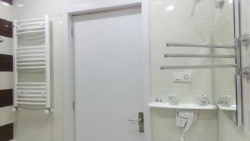 Фото номера Четырехместный номер с собственной ванной комнатой Отель Hotel Lilo near Airport г. Тбилиси 3