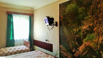 Фото номера Двухместный номер с 2 отдельными кроватями и общей ванной комнатой Отель Hotel Lilo near Airport г. Тбилиси 3