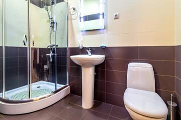 Фото номера Стандартный двухместный номер с 2 отдельными кроватями Отель V Park Hotel г. Тбилиси 2