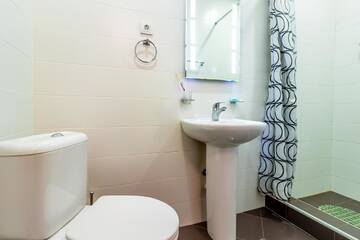 Фото номера Номер с кроватью размера «king-size» и балконом Отель V Park Hotel г. Тбилиси 6