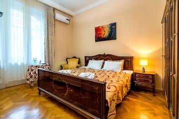 Фото номера Номер с кроватью размера «king-size» и балконом Отель V Park Hotel г. Тбилиси 7