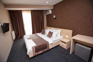 Фото номера Номер с кроватью размера «king-size» и балконом Отель Hotel Voyager г. Тбилиси 14
