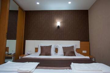Фото номера Номер делюкс с балконом Отель Hotel Voyager г. Тбилиси 4