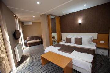 Фото номера Номер делюкс с балконом Отель Hotel Voyager г. Тбилиси 7