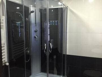 Фото номера Трехместный номер с балконом Отель Hotel Voyager г. Тбилиси 9