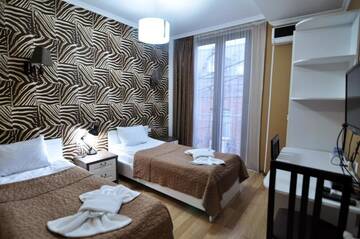 Фото номера Двухместный номер с 2 отдельными кроватями Отель Renaissance Hotel Tbilisi г. Тбилиси 7