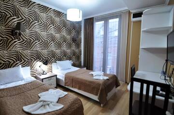 Фото номера Двухместный номер с 2 отдельными кроватями Отель Renaissance Hotel Tbilisi г. Тбилиси 3