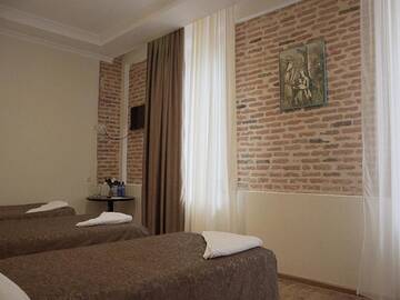Фото номера Стандартный трехместный номер Отель Tiflis Hotel г. Тбилиси 7