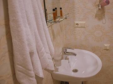 Фото номера Стандартный двухместный номер с 2 отдельными кроватями Отель Tiflis Hotel г. Тбилиси 11