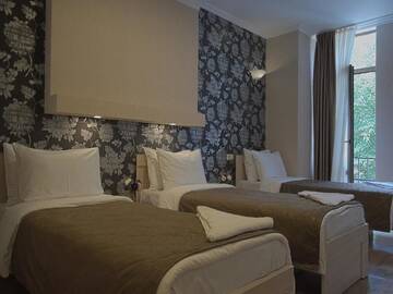 Фото номера Стандартный трехместный номер Отель Tiflis Hotel г. Тбилиси 2