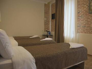 Фото номера Стандартный трехместный номер Отель Tiflis Hotel г. Тбилиси 5