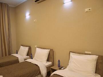 Фото номера Бюджетный трехместный номер Отель Tiflis Hotel г. Тбилиси 4