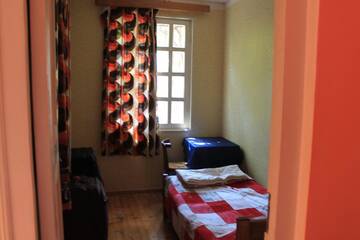 Фото номера Бюджетный одноместный номер Хостелы Hostel Old City Sololaki г. Тбилиси 2