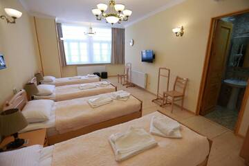 Фото номера Улучшенный четырехместный номер Гостевой дом Guest House Goari г. Тбилиси 2