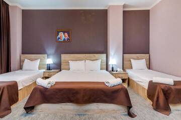 Фото номера Четырехместный номер Делюкс Отель Hotel Marlyn г. Тбилиси 4