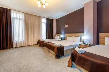 Фото номера Четырехместный номер Делюкс Отель Hotel Marlyn г. Тбилиси 5