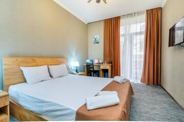Фото номера Двухместный номер с 1 кроватью Отель Hotel Marlyn г. Тбилиси 5