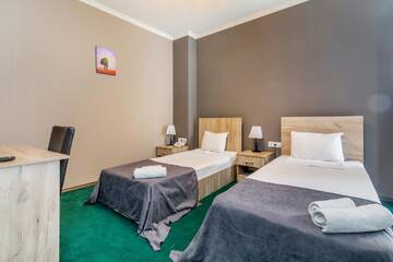 Фото номера Трехместный номер «Комфорт» Отель Hotel Marlyn г. Тбилиси 2
