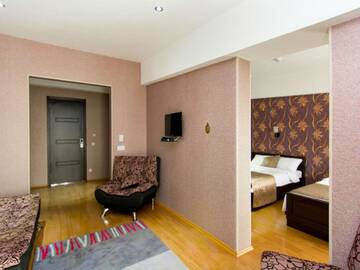 Фото номера Семейный люкс с балконом Отель New Hotel г. Тбилиси 5