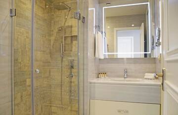 Фото номера Двухместный номер Делюкс с 1 кроватью Отель City Avenue Hotel г. Тбилиси 17
