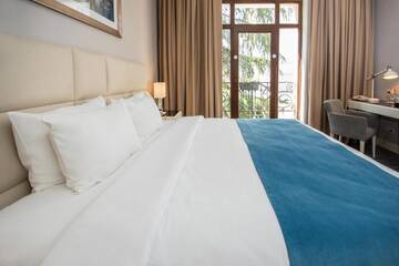 Фото номера Двухместный номер Делюкс с 1 кроватью Отель City Avenue Hotel г. Тбилиси 11