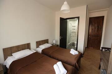 Фото номера Двухместный номер с 1 кроватью или 2 отдельными кроватями Отель Hotel Home г. Тбилиси 5