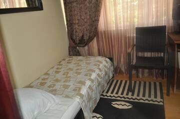 Фото номера Бюджетный двухместный номер с 2 отдельными кроватями Отель Hotel Your Comfort г. Тбилиси 11