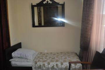 Фото номера Бюджетный двухместный номер с 2 отдельными кроватями Отель Hotel Your Comfort г. Тбилиси 8