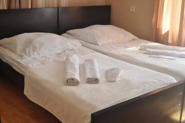 Фото номера Двухместный номер с 2 отдельными кроватями и балконом Отель Hotel Your Comfort г. Тбилиси 4