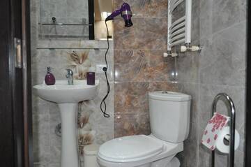 Фото номера Большой двухместный номер с 1 кроватью Отель Hotel Your Comfort г. Тбилиси 11