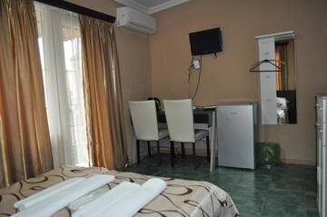 Фото номера Двухместный номер Делюкс с 1 кроватью и балконом Отель Hotel Your Comfort г. Тбилиси 3