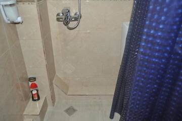 Фото номера Бюджетный двухместный номер с 1 кроватью Отель Hotel Your Comfort г. Тбилиси 10