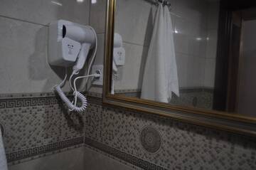 Фото номера Бюджетный двухместный номер с 1 кроватью Отель Hotel Your Comfort г. Тбилиси 11