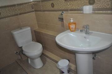 Фото номера Бюджетный двухместный номер с 1 кроватью Отель Hotel Your Comfort г. Тбилиси 3