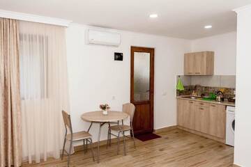 Фото номера Апартаменты с видом на сад Гостевой дом Guest House Beautiful Tbilisi г. Тбилиси 38