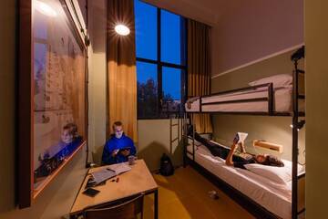 Фото номера Двухместный номер эконом-класса с 2 отдельными кроватями Отель Fabrika Hostel &amp; Suites г. Тбилиси 2