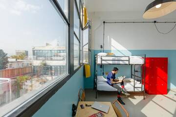 Фото номера Кровать в общем 6-местном номере для мужчин и женщин Отель Fabrika Hostel &amp; Suites г. Тбилиси 4