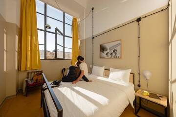 Фото номера Двухместный номер с 1 кроватью Отель Fabrika Hostel &amp; Suites г. Тбилиси 2