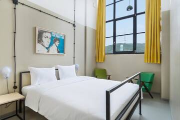 Фото номера Двухместный номер с 1 кроватью Отель Fabrika Hostel &amp; Suites г. Тбилиси 3