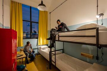 Фото номера Кровать в общем 3-местном номере для мужчин и женщин Отель Fabrika Hostel &amp; Suites г. Тбилиси 3
